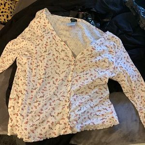 Brand new never worn long sleeve floral long sleeve cute tee